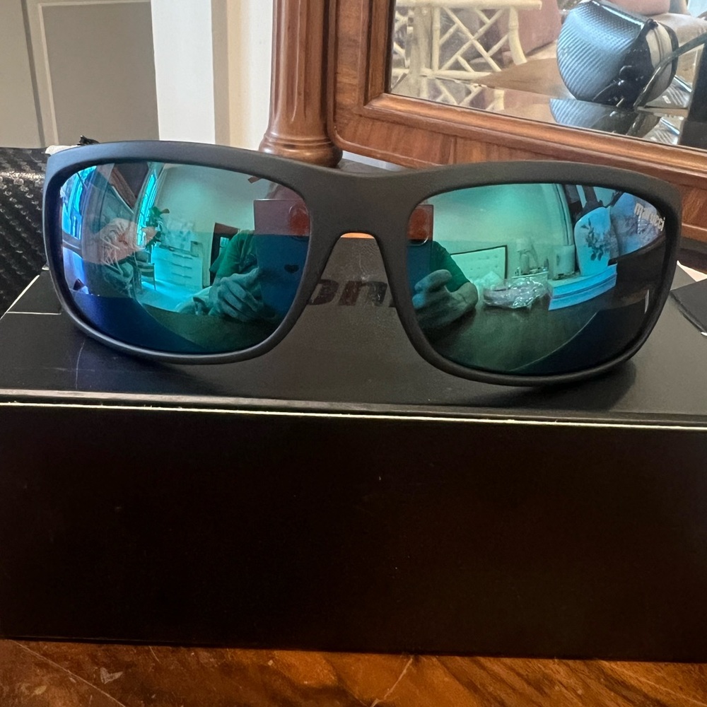 New with Box / tags Marucci Matte Black Polarized Sunglasses Baseball Sports - Picture 2 of 5